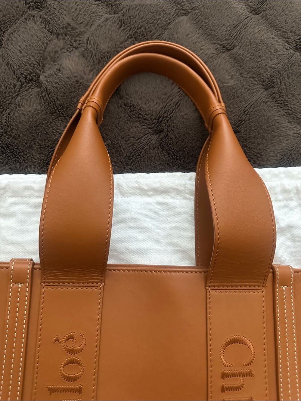 Chloé Caramel Brown Leather Tote with Embossed Logo Straps - Picture 3 of 8